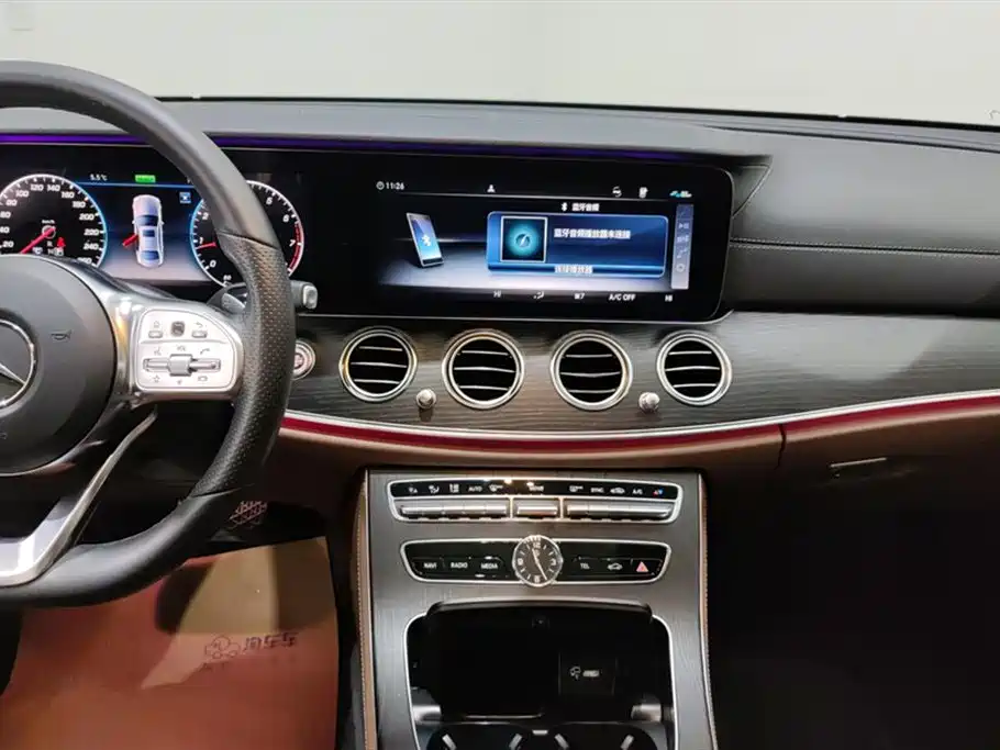 MERCEDES-BENZ E CLASS