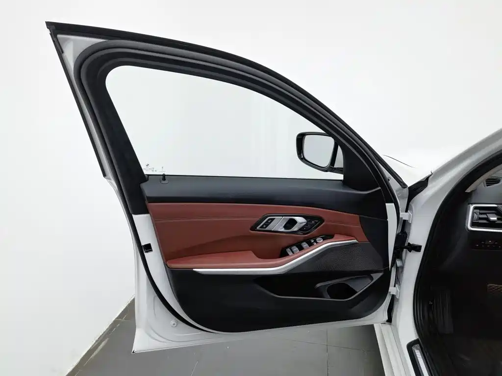 BMW 3 Series — миниатюра 8