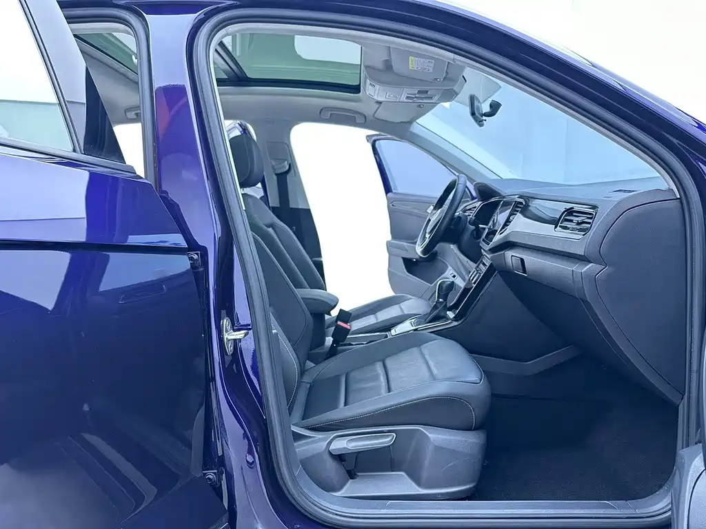 VOLKSWAGEN T ROC EXPLORING SONGS