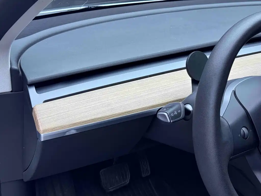 Tesla Model 3 — миниатюра 5
