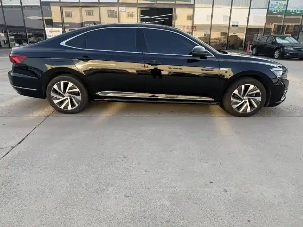 Volkswagen Passat PHEV — миниатюра 6