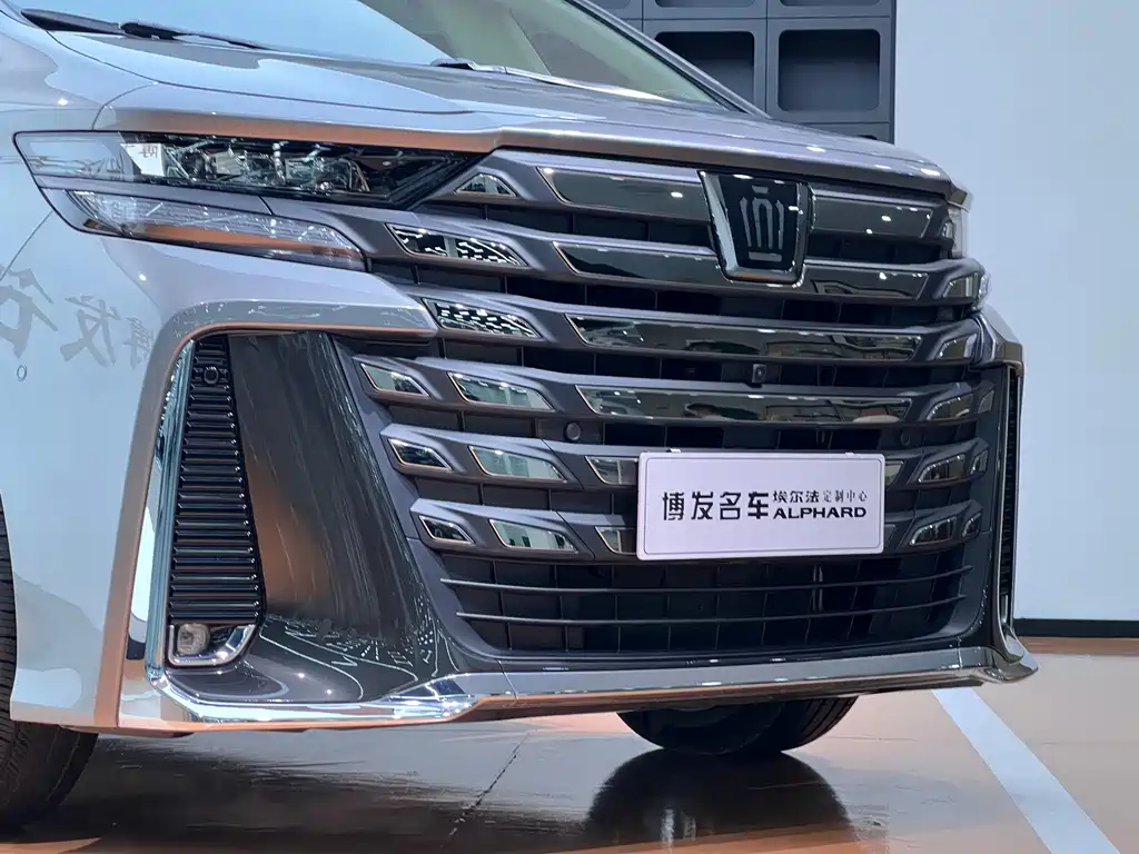 Toyota Alphard — миниатюра 4