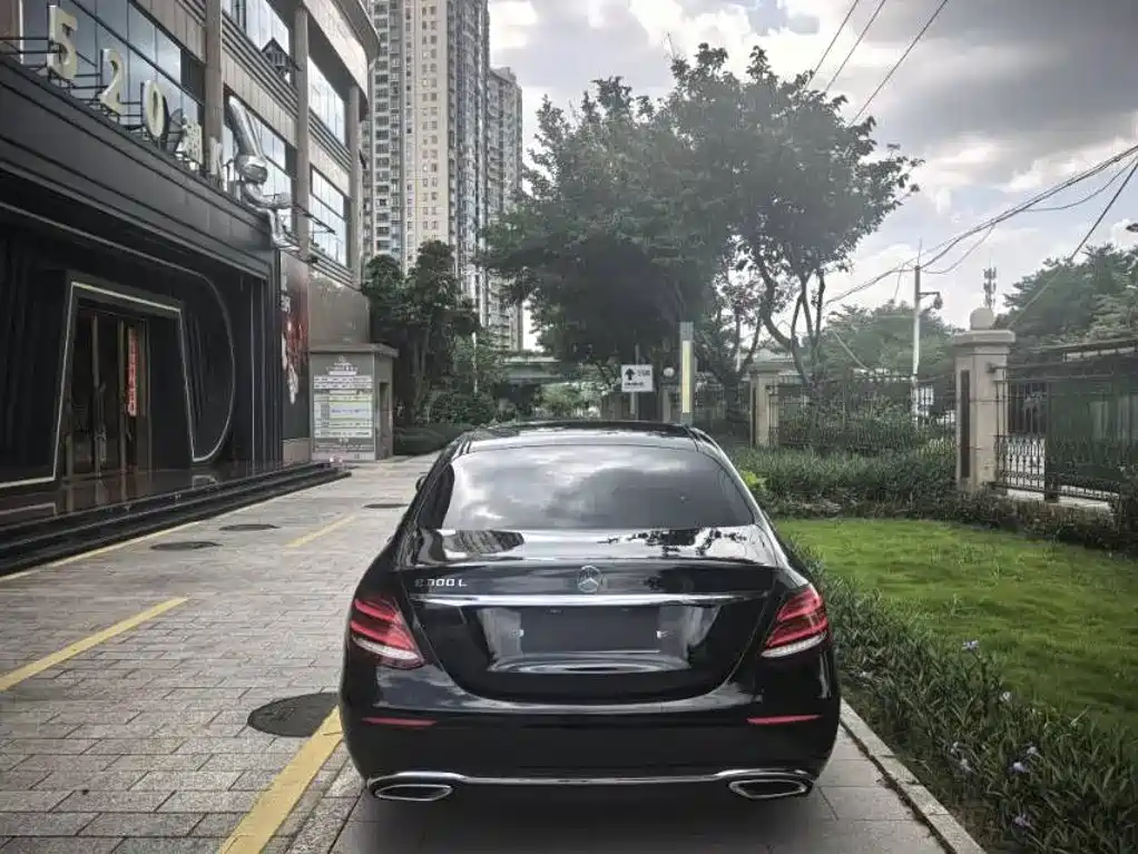 Mercedes-Benz E-Class — миниатюра 5