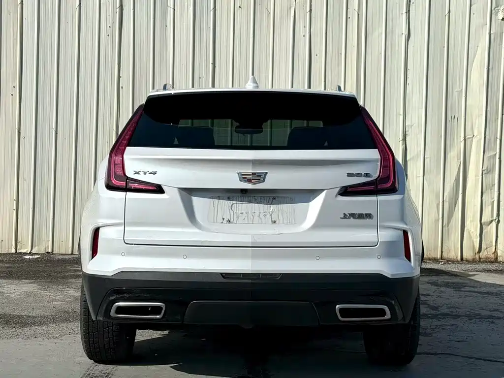 CADILLAC XT4