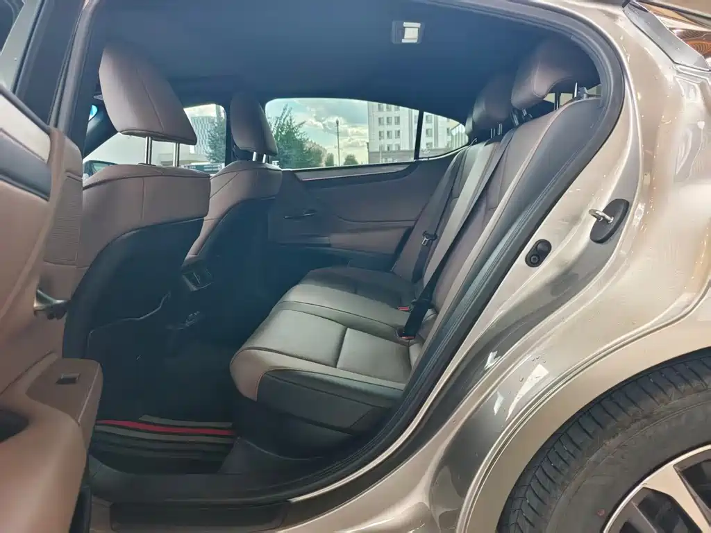 Lexus ES — миниатюра 8