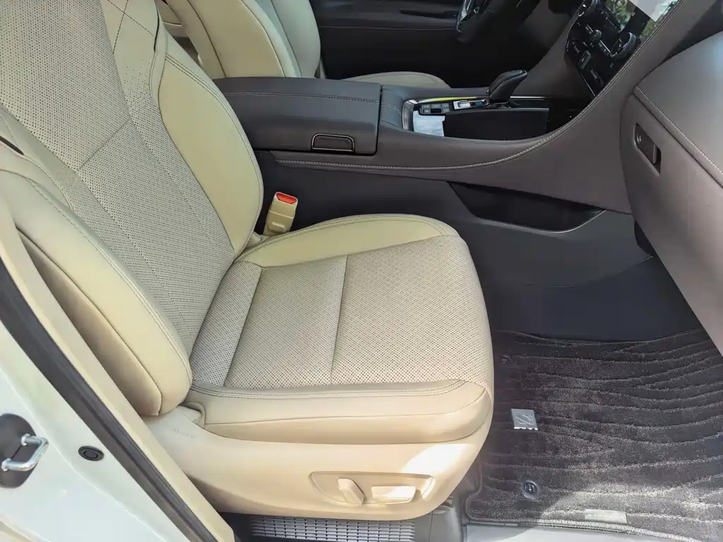 Toyota Alphard — миниатюра 7