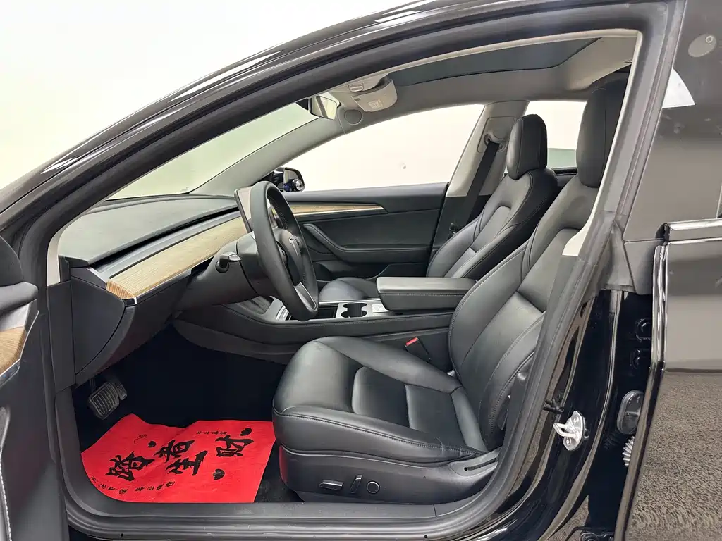 Tesla Model 3 — миниатюра 15