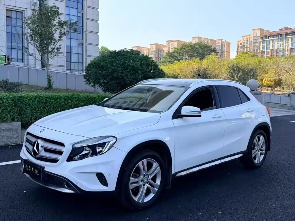 MERCEDES-BENZ GLA
