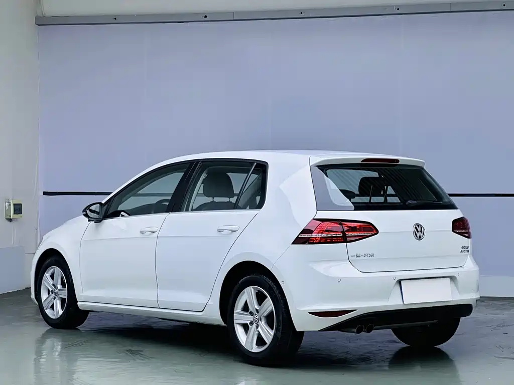 Volkswagen Golf 2017 230TSI AT Luxury