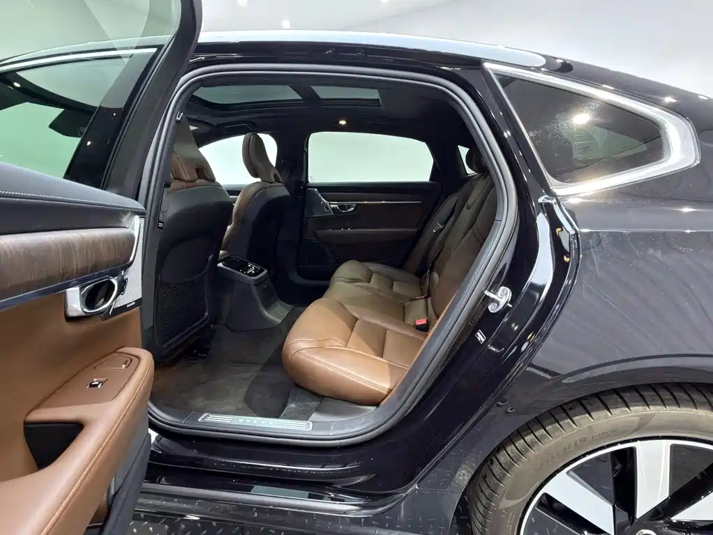 Volvo S90 PHEV — миниатюра 14
