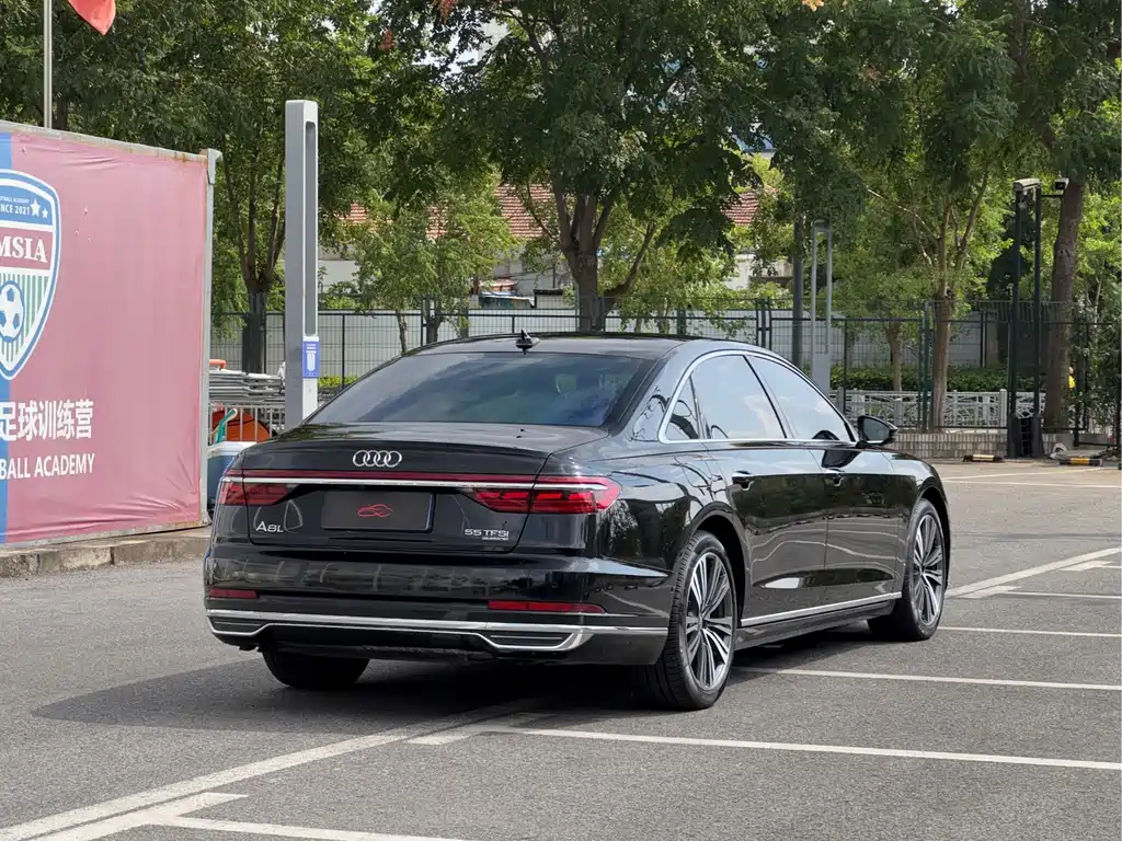 Audi A8 — миниатюра 5
