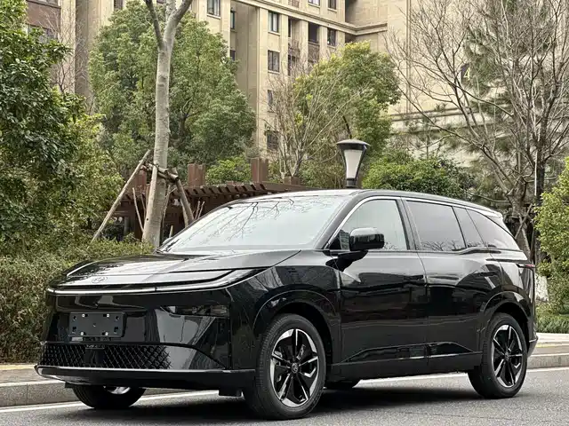 TOYOTA PLATINUM WISDOM 3X 2026