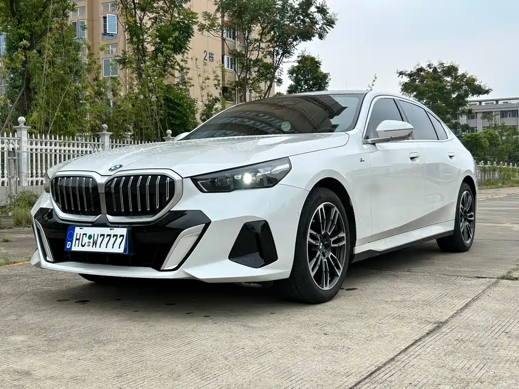 BMW 5 Series — миниатюра 2