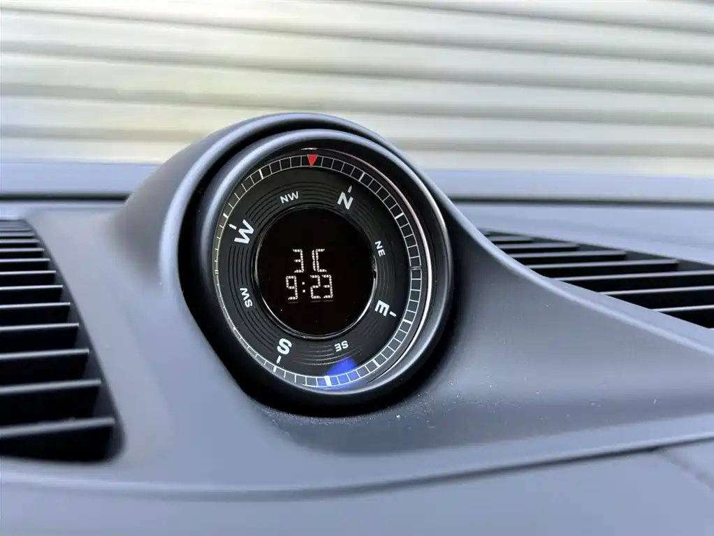 Porsche Macan EV — миниатюра 16