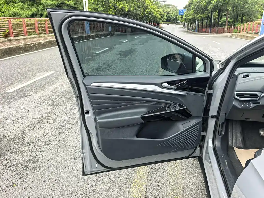 Volkswagen ID.4 Crozz — миниатюра 4