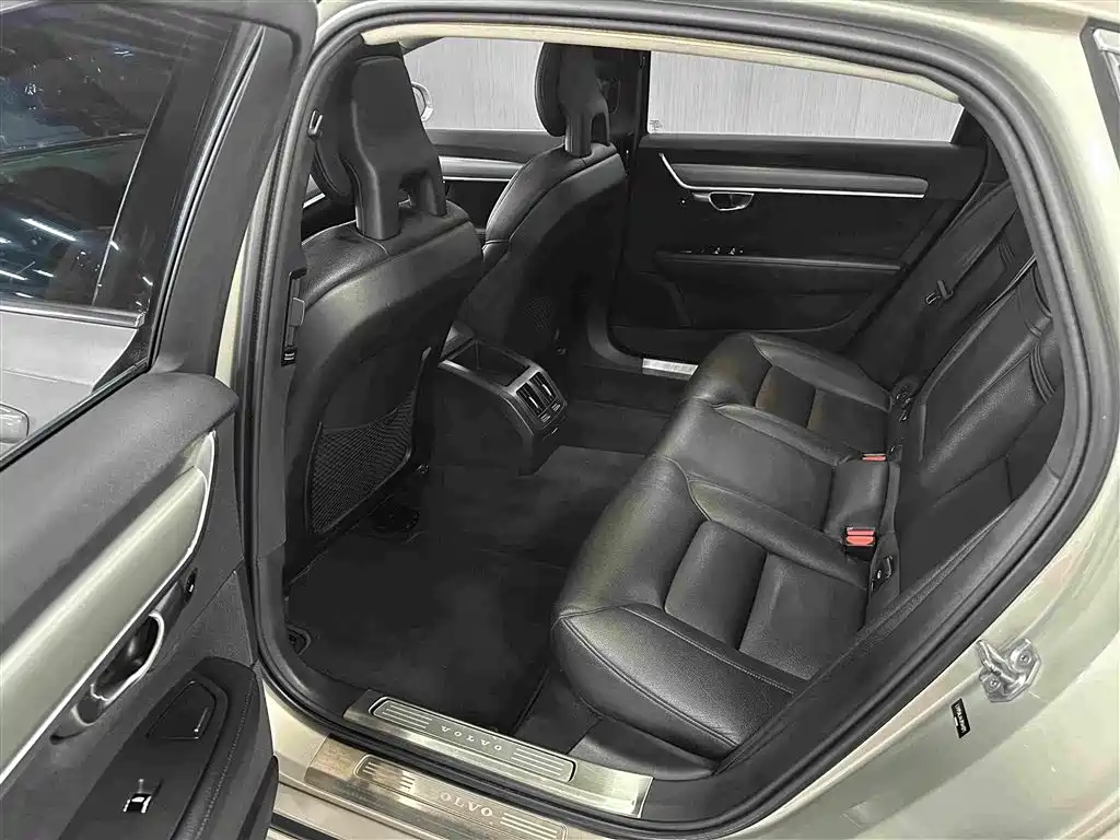 Volvo S90 2018 T4