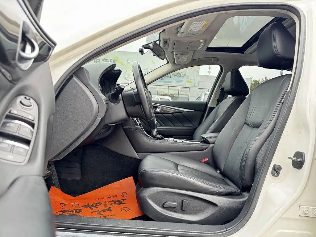 Infiniti Q50L 2015 2.0T Comfort