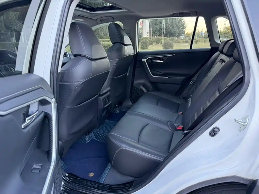 Toyota RAV4 — миниатюра 15