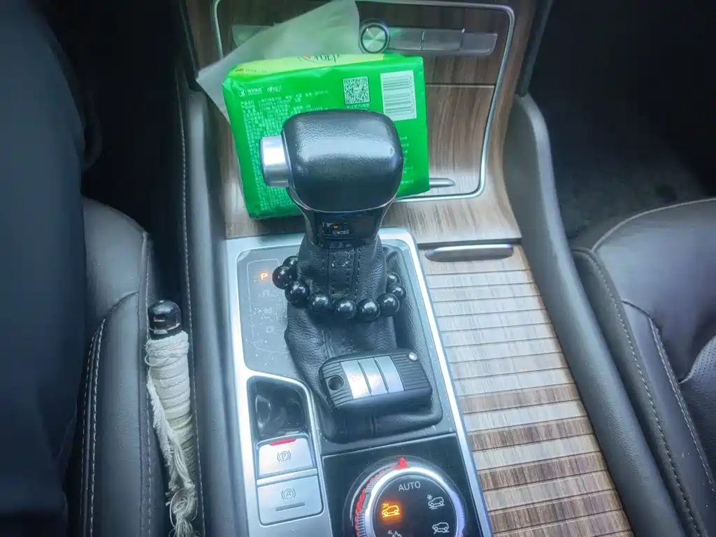 Roewe RX8 — миниатюра 15