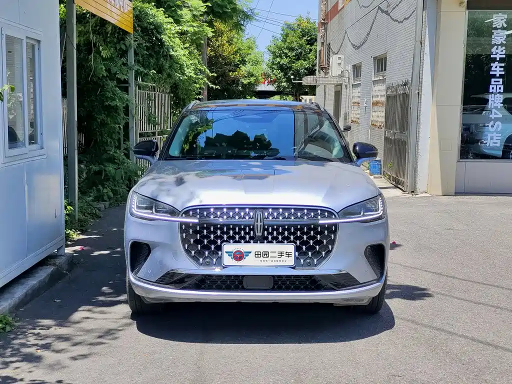 Lincoln Corsair 2.0T 4WD Premium Shine Edition, фото 2