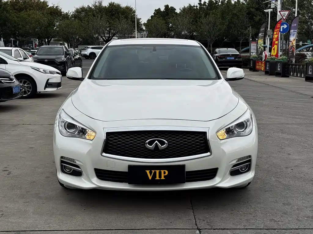 Infiniti Q50L 2015 2.0T Comfort