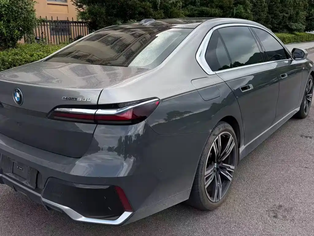 BMW i7 — миниатюра 6