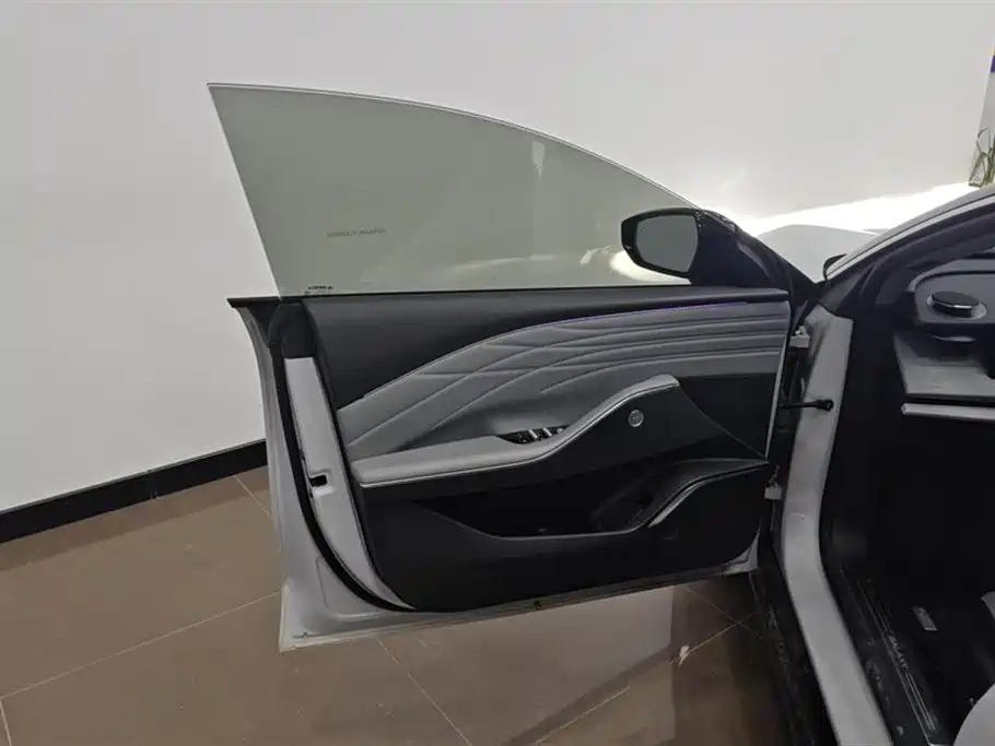 GEELY GALAXY GALAXY E8