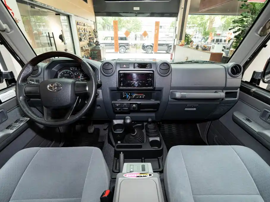 Toyota Land Cruiser — миниатюра 7