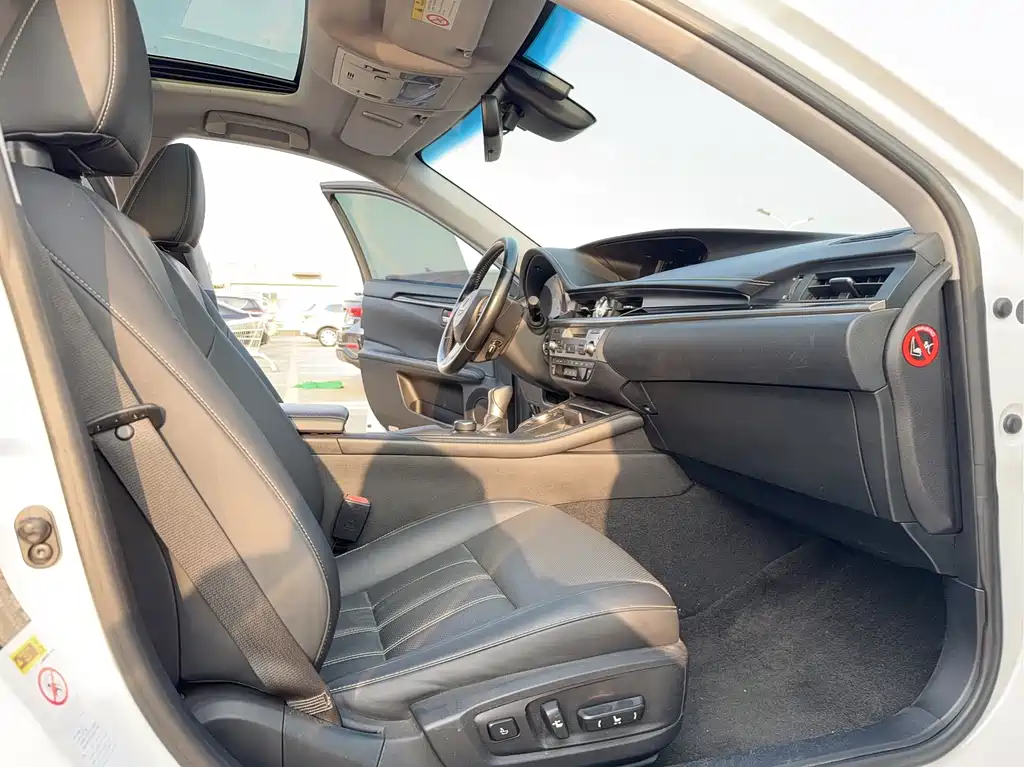 Lexus ES — миниатюра 12