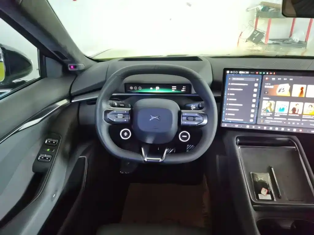 XPeng P7 — миниатюра 11