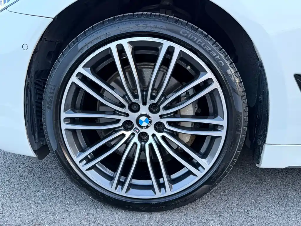 BMW 5 Series — миниатюра 28
