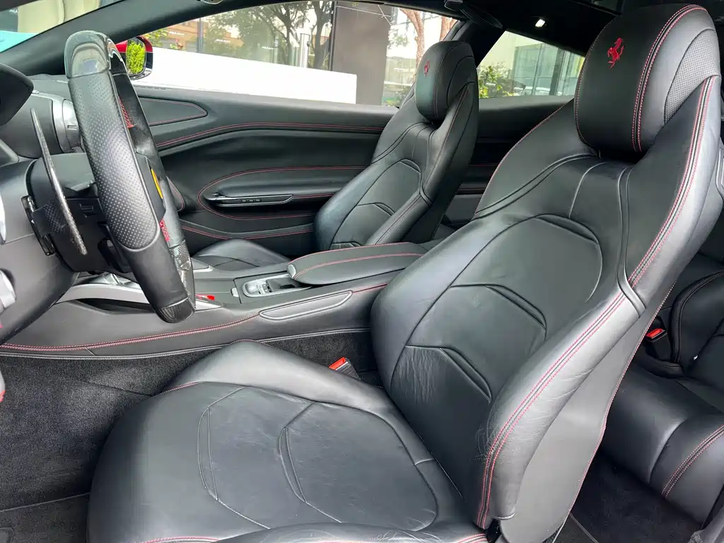Ferrari GTC4Lusso — миниатюра 8