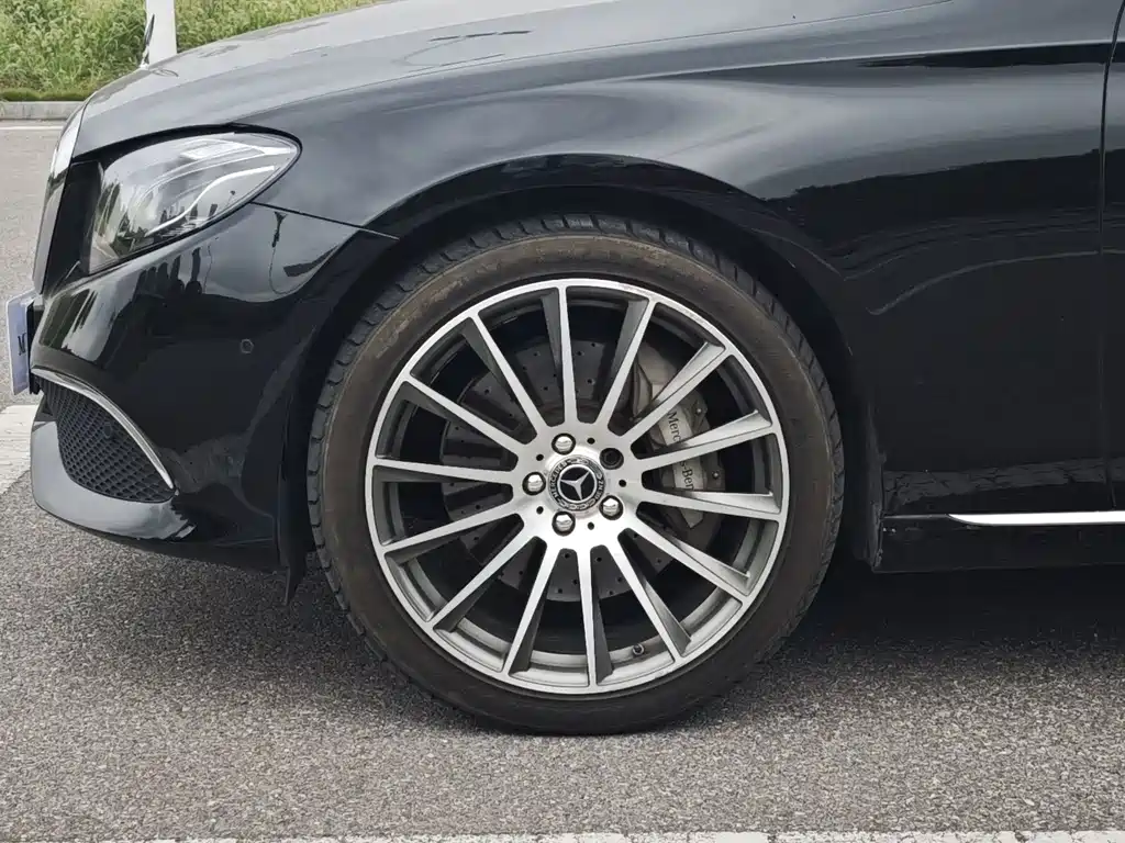 Mercedes-Benz E-Class — миниатюра 13