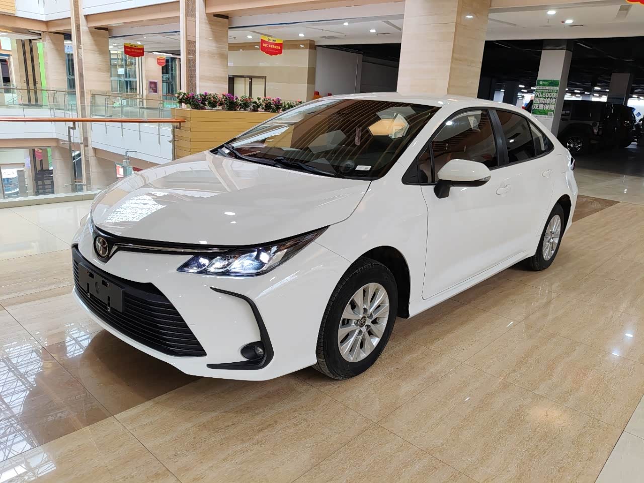 Toyota Corolla 1.2 л 2024 г. Белый, пробег 41000 км