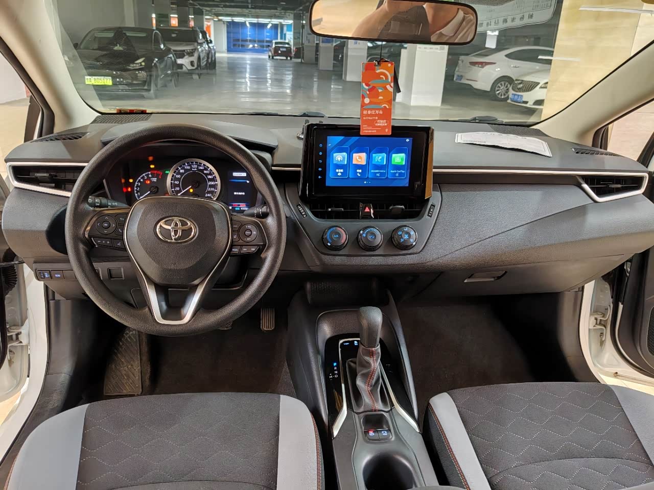 Toyota Corolla 1.2 л 2024 г. Белый, пробег 41000 км