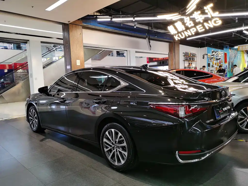 Lexus ES — миниатюра 3