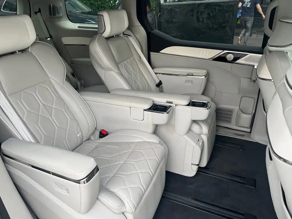 Volvo EM90 — миниатюра 10
