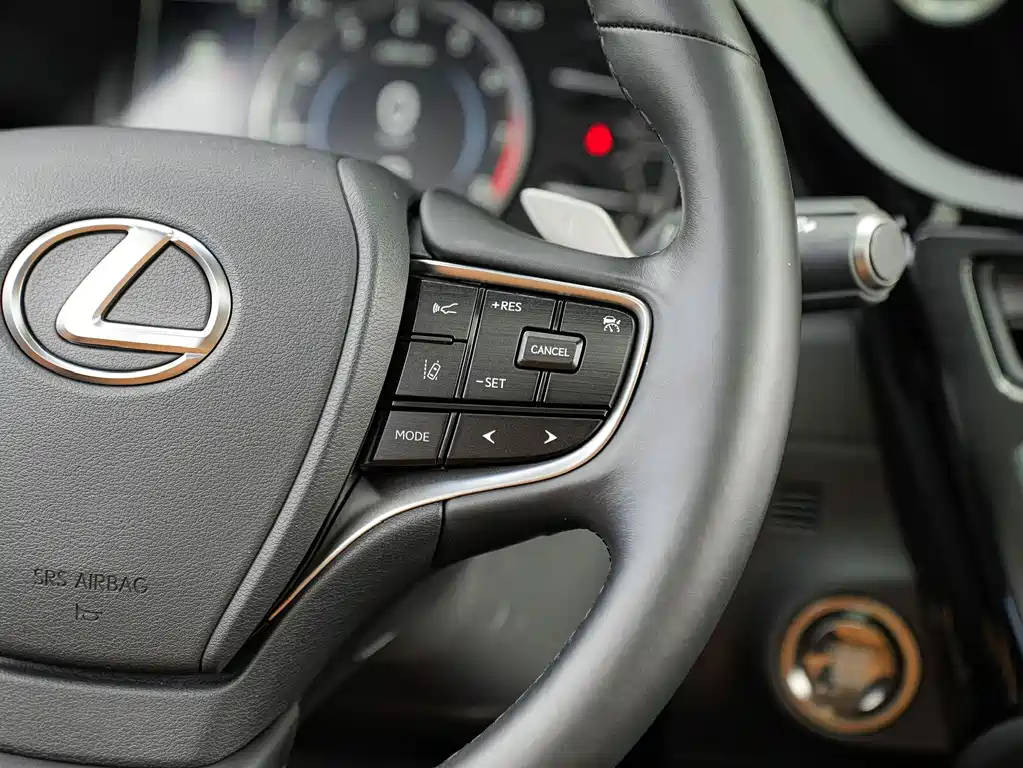 Lexus ES — миниатюра 17