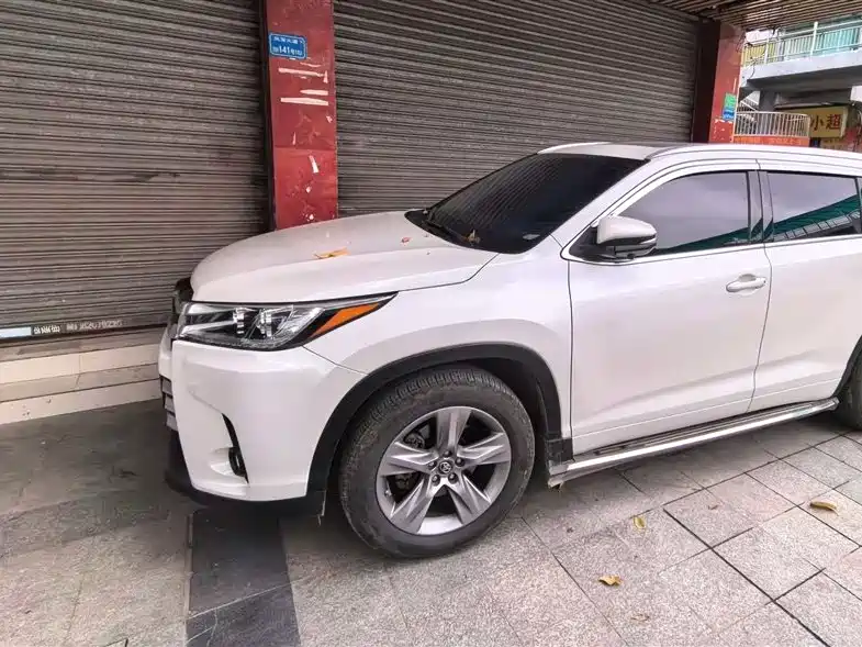 TOYOTA HIGHLANDER