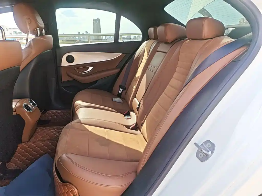 Mercedes-Benz E-Class — миниатюра 17