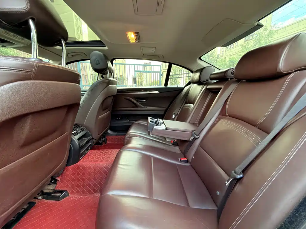 BMW 5 Series — миниатюра 6