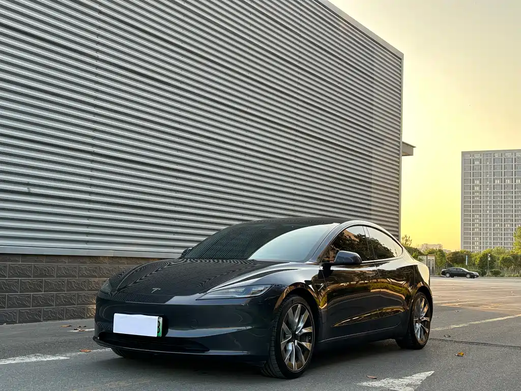 Tesla Model 3 2024