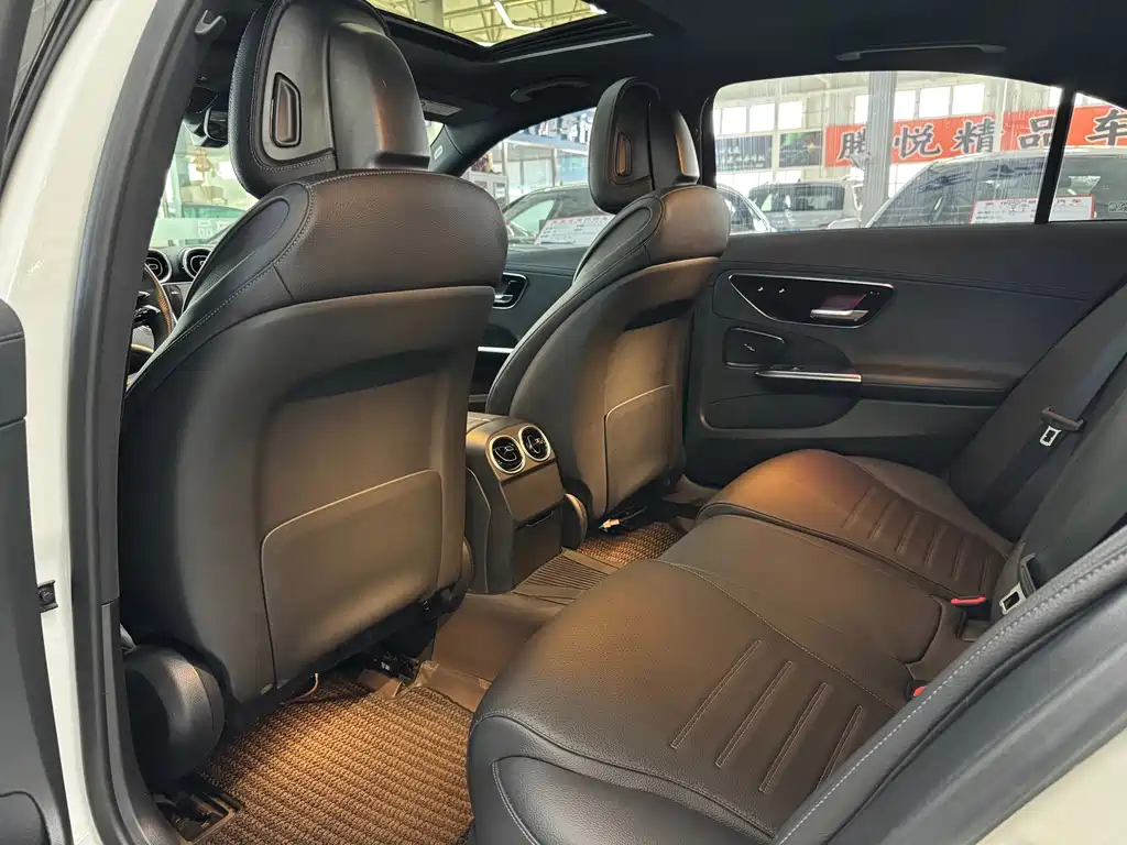 Mercedes-Benz C-Class — миниатюра 8