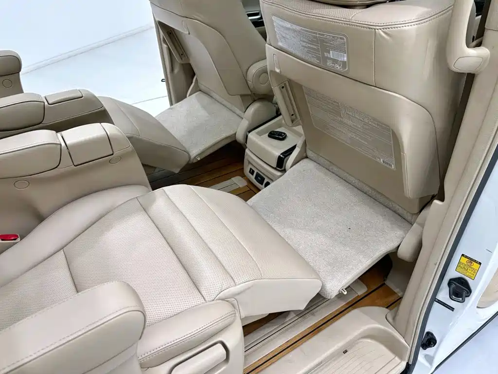 Toyota Alphard — миниатюра 14