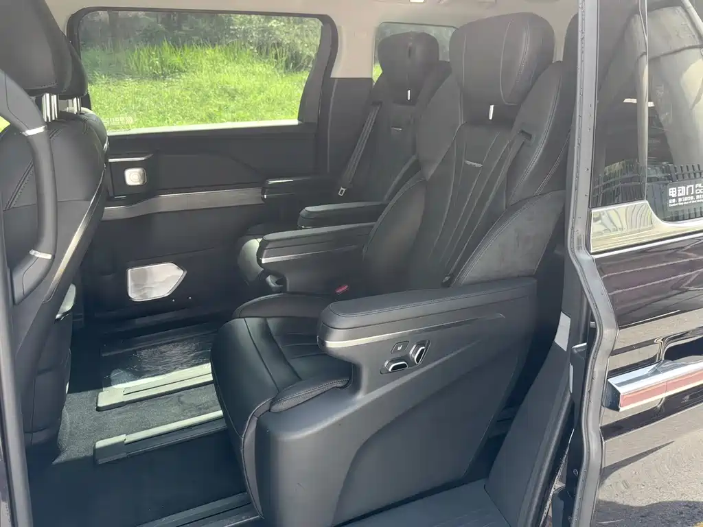 Hongqi Hongqi HQ9 PHEV — миниатюра 4