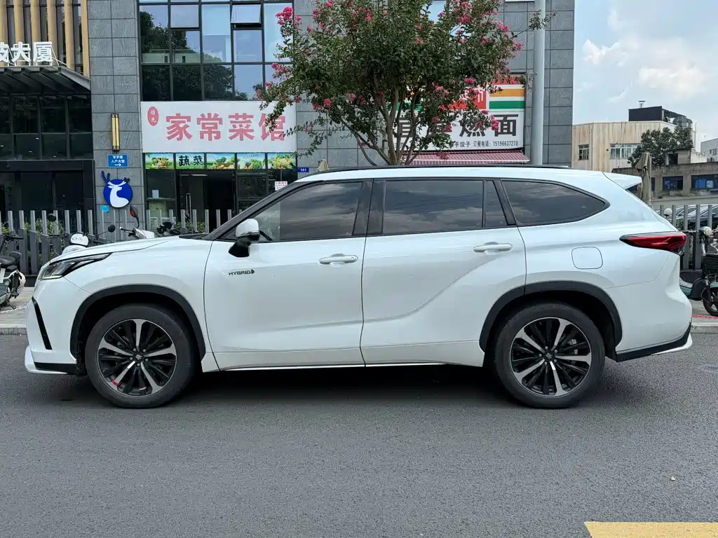 Toyota Crown Kluger — миниатюра 3