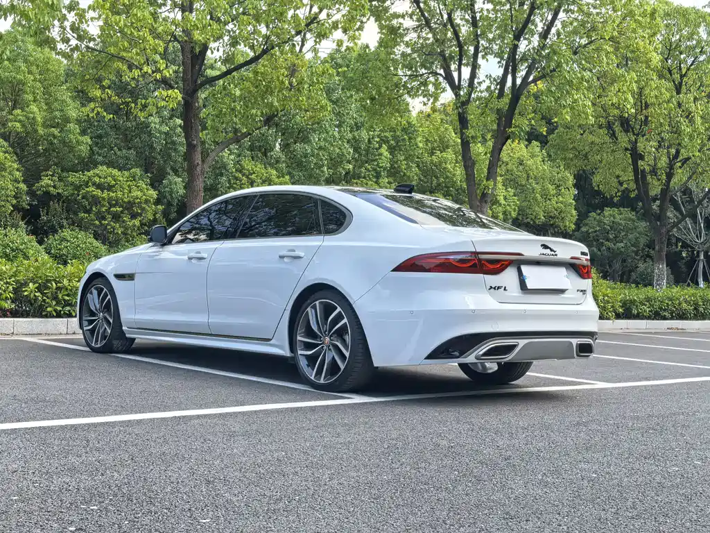 Jaguar XFL — миниатюра 7