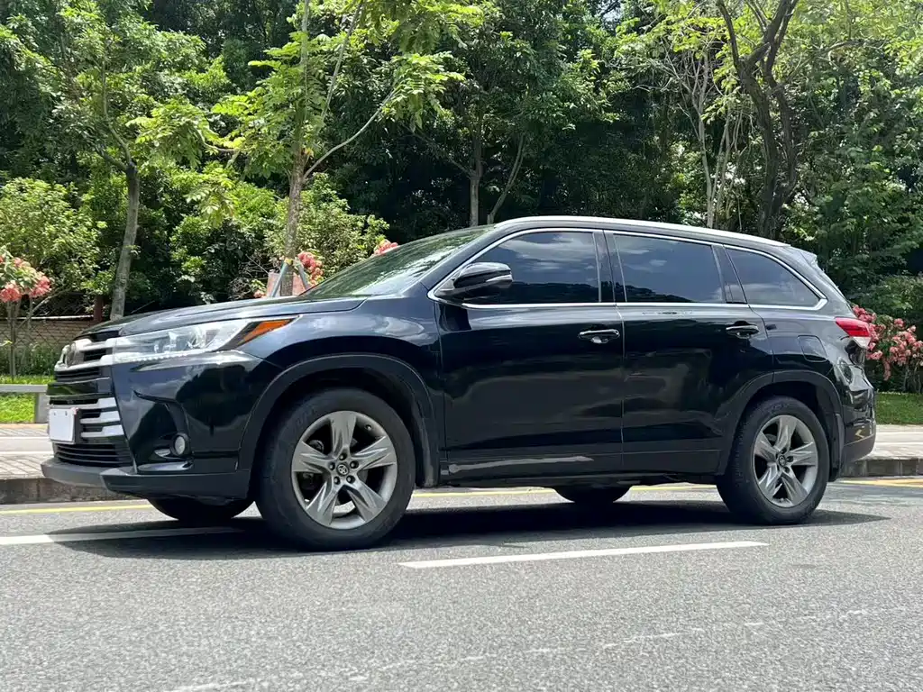 TOYOTA HIGHLANDER