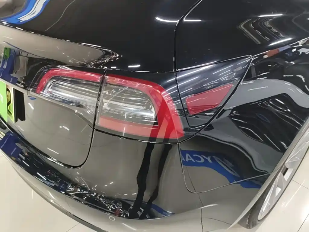 Tesla Model 3 — миниатюра 8