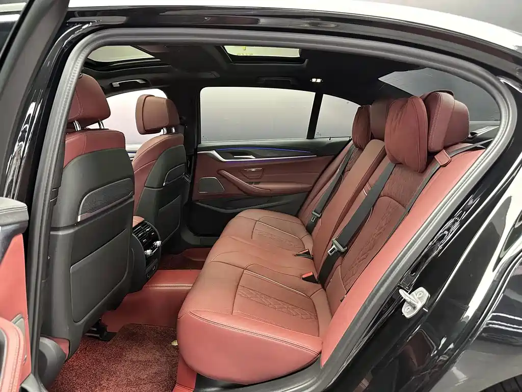 BMW 5 Series — миниатюра 8